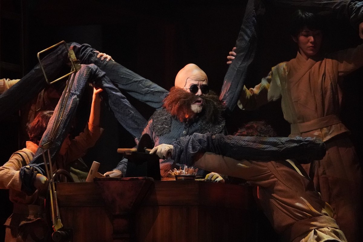 letterboxd's tweet photo. A stage production of Spirited Away has opened in Tokyo and it might be the greatest thing you’ve ever seen. ✨

Photos via puppet designer and builder @TobyOlie. https://t.co/e1sRxqt0T7