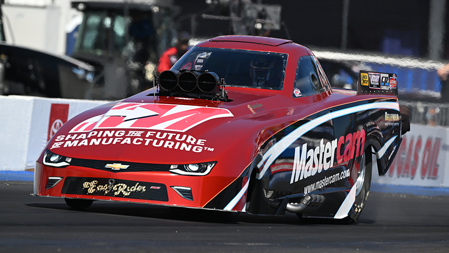 NHRADragster's tweet photo. Reigning @NHRA Lucas Oil Top Alcohol Funny Car champ Sean Bellemeur (@seantafc) got his title defense started at the #Winternats, not in the familiar Bartone Bros. car that he usually drives but in the family flopper that he hasn't raced since 2019.

https://t.co/IqVtpjxxFS https://t.co/UO4BlxctZN