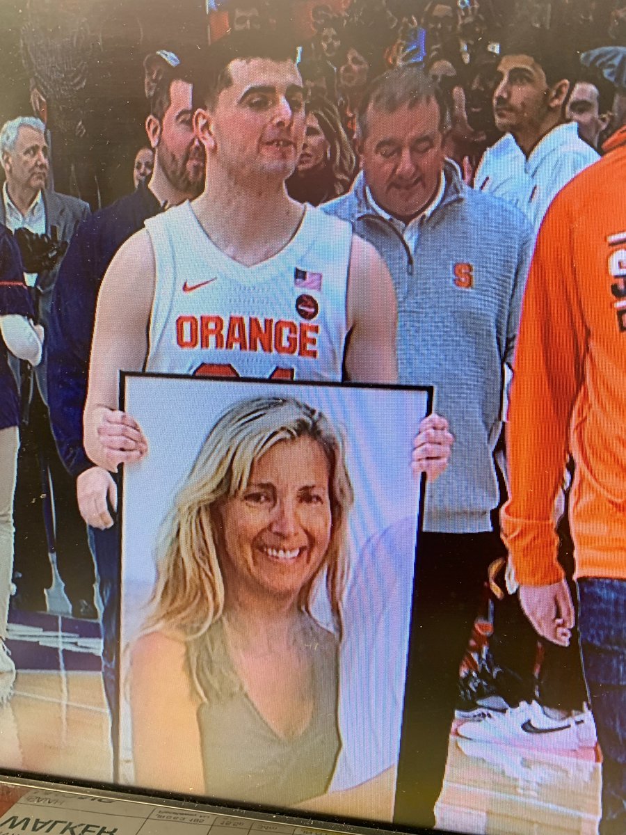 MikeMonaco_'s tweet photo. All the emotions on Senior Day.

Syracuse walk-on Chris LaValle honors his late mother, Kelly, who worked in the Syracuse basketball program for 13 years.

Beautiful. https://t.co/cQC8Gy8Dgz