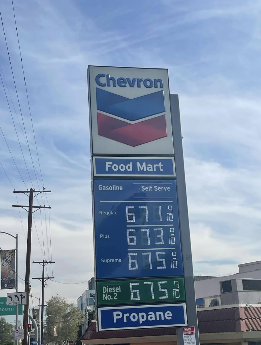 Siri play “ Uber Everywhere “