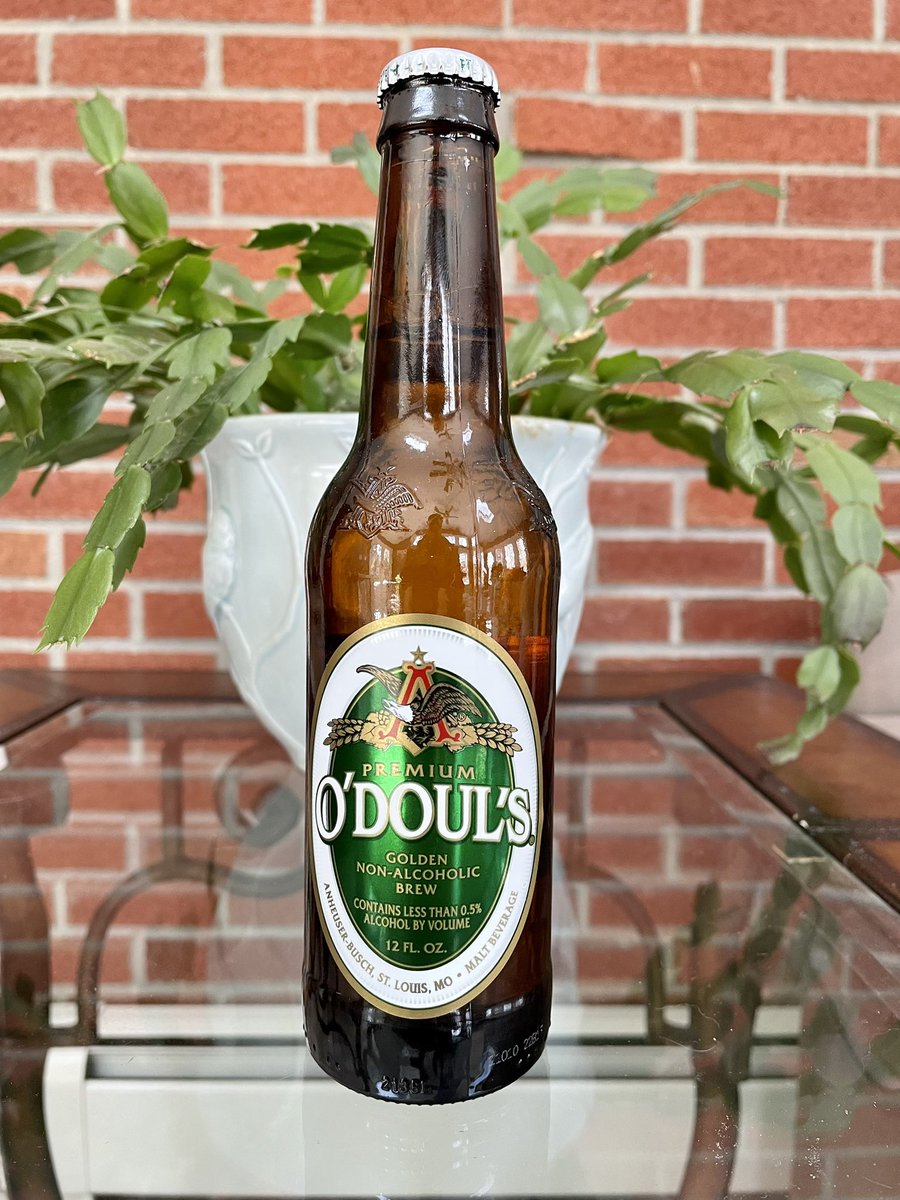 RobFandelJr's tweet photo. Last night after work I had a quite celebration with myself. It was officially 30 years sober! I reflected a little bit but kinda chuckled at some of the silliness I had just experienced over my 10 hour bar shift. @AnheuserBusch #sober #odouls #CELEBRATION #bar #bartending https://t.co/zu44nhX9rF