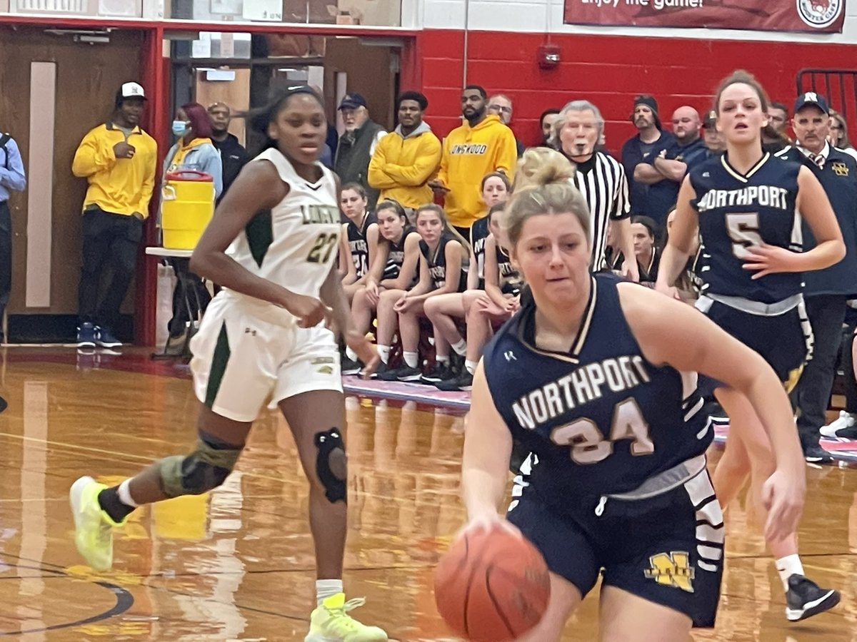 NPTTigerSports's tweet photo. Tigers take a 31-28 lead at halftime. Let’s go Northport! https://t.co/xzKSDcDCGa