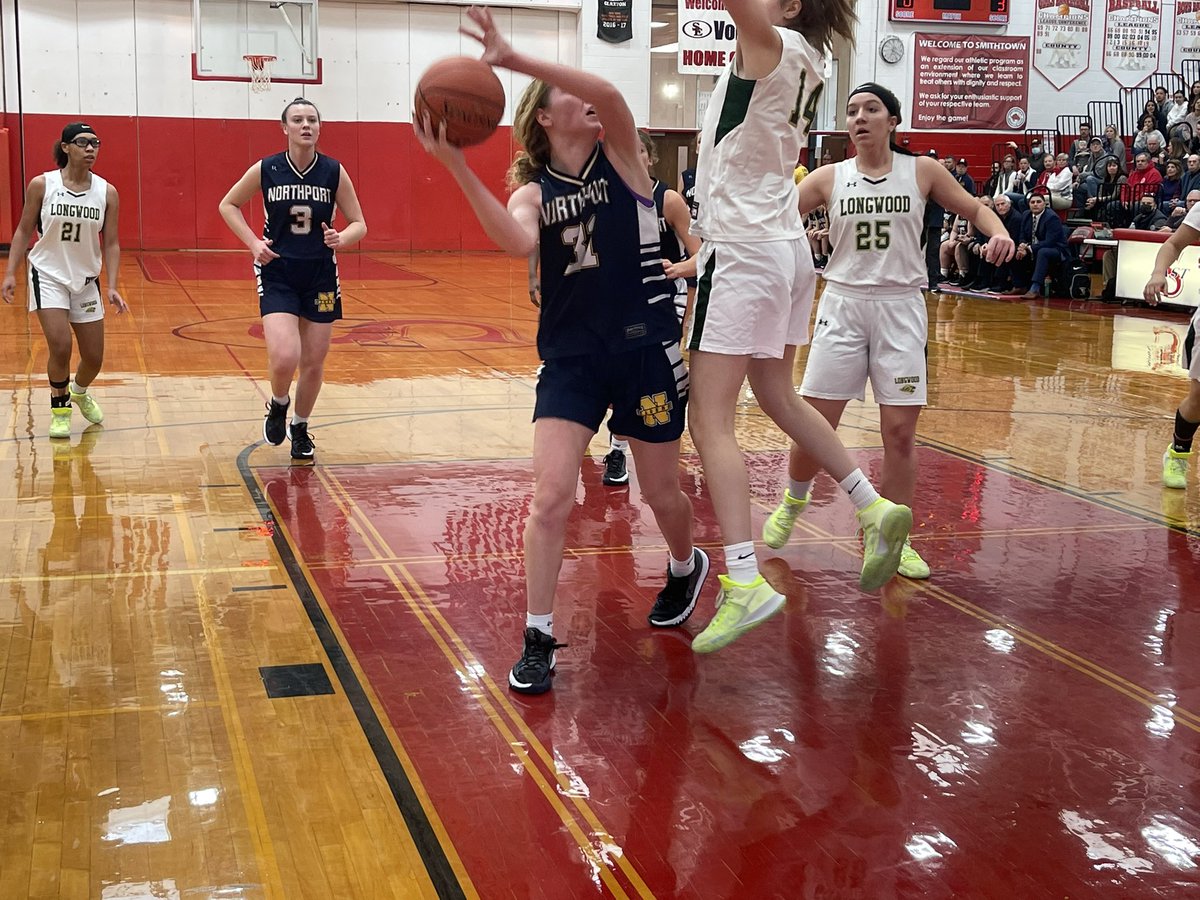 NPTTigerSports's tweet photo. Tigers take a 31-28 lead at halftime. Let’s go Northport! https://t.co/xzKSDcDCGa