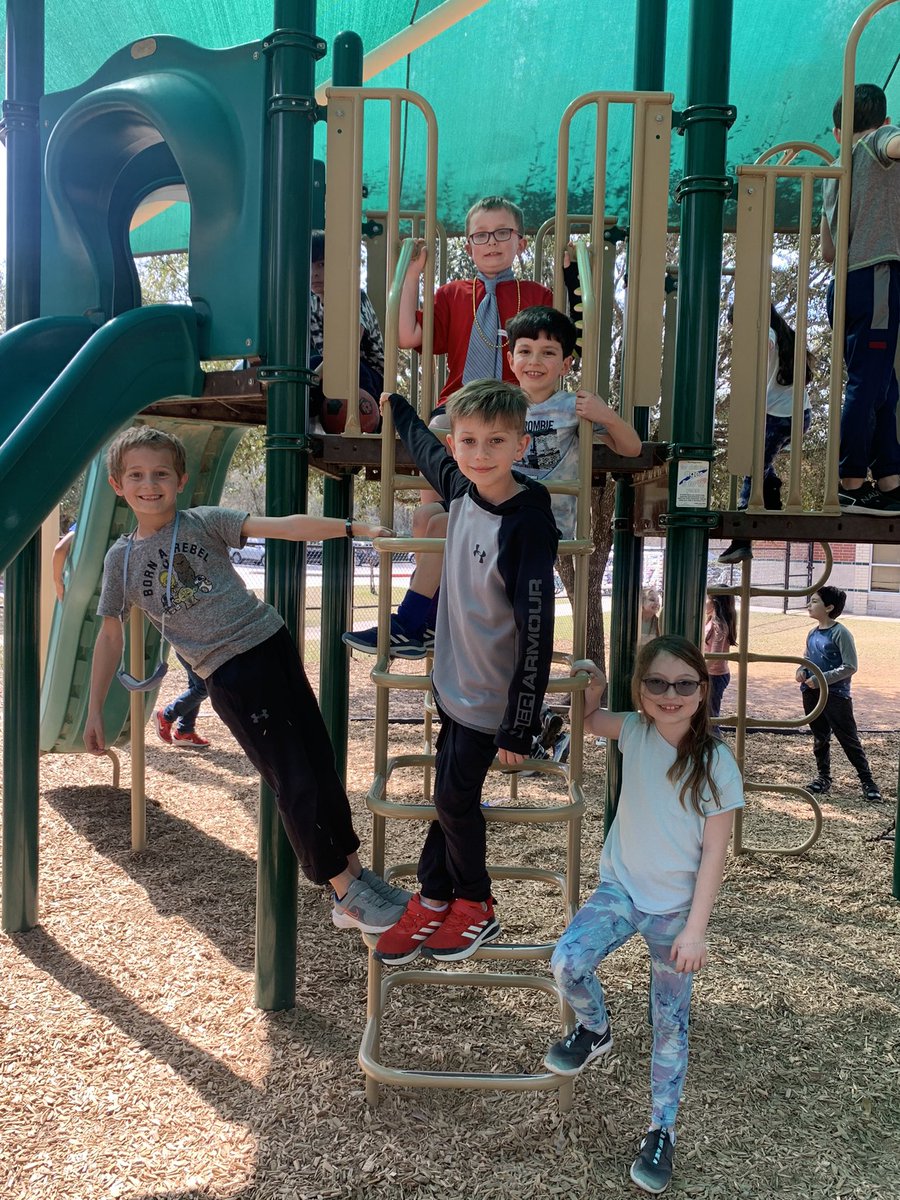mrs_winters2's tweet photo. What s beautiful weather week for some much needed recess!! ❤️ #justrelaxin’  @DeretchinCISD https://t.co/9GwtKmI71K