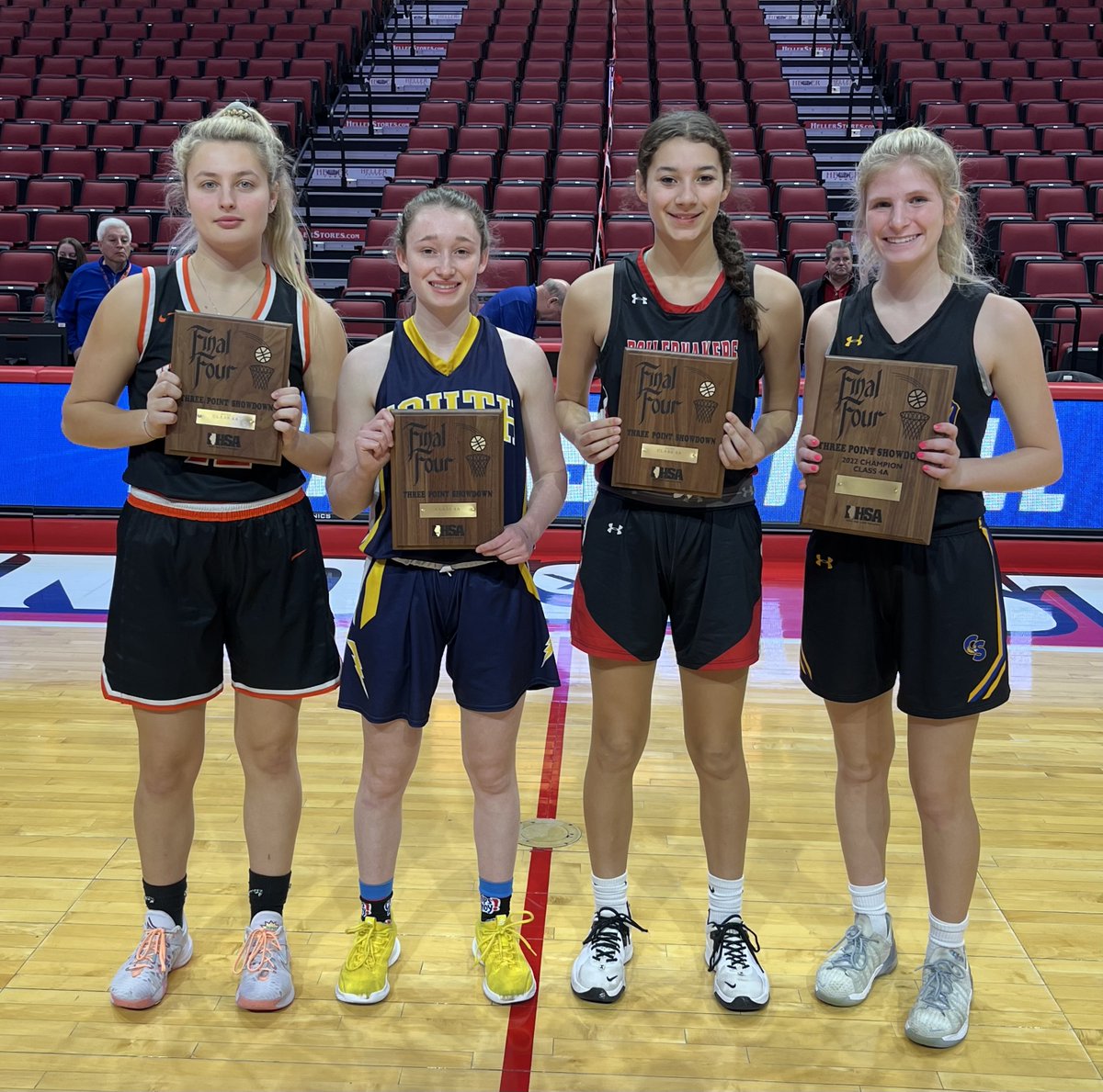 IHSAState's tweet photo. 🏀3⃣🏀 #IHSA THREE-POINT SHOWDOWN

Class 4⃣A
🥇 Jocelyn Canellis, Sandburg (13)
🥈 Trinity Davis, Bradley-Bourbonnais (11)
🥉 Sidney Rogers, Glenbrook South (8)
🏅 Aubrey Schultz, Lincoln-Way West (6)

Congrats to all the qualifiers &amp; 4A champ Jocelyn Canellis from Sandburg!!! https://t.co/ywCIenFoYz