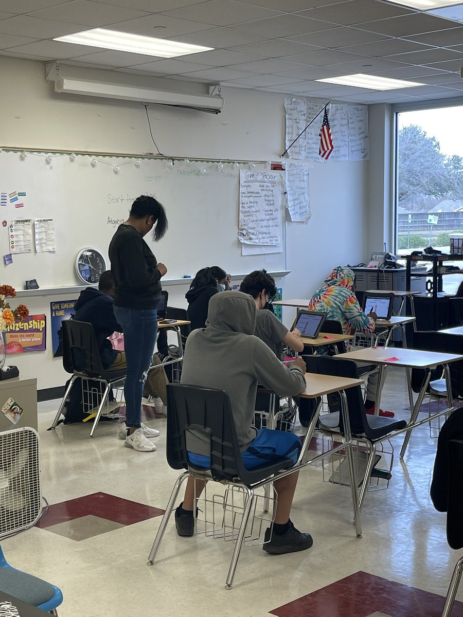 MargieP2015's tweet photo. Saturday School at Mac. All hands on deck. Yes, Principal Stewart is teaching Biology!!! @MacArthurCards @natastewie @IrvingISD https://t.co/4mndfcVvPO