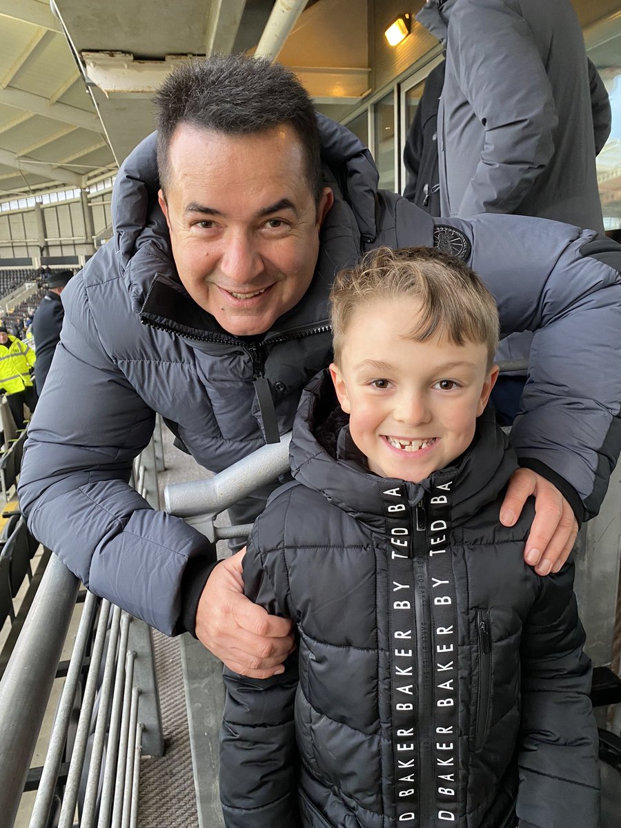Thank you <a href="/acunilicali/">Acun Ilıcalı</a> for the picture with Oliver today! Not the result we wanted today, but you’ve made his day! #hcafc