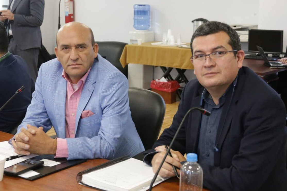 DesarrolloEcAN's tweet photo. #LeyDeInversiones | Leopoldo Ocampo, representante de #CAMICON. Destacan que las inversiones permite generar participación en el mercado internacional, mejorar la competitividad y el crecimiento económico https://t.co/4oSxyu2S3F