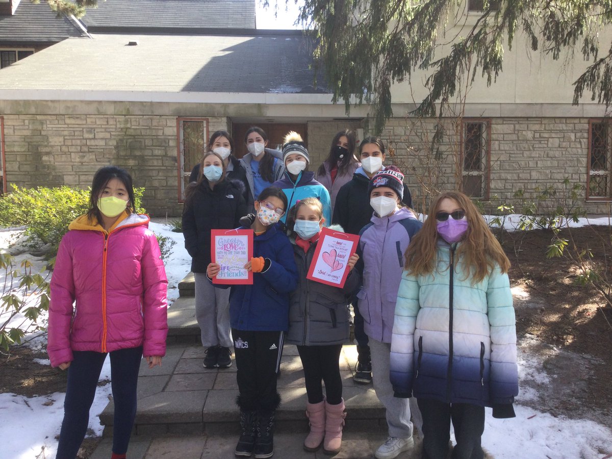 MsMatherHNMCS's tweet photo. Middle School Campus Ministry @hnmcs @MsGuayHNMCS delivered thoughtful cards showing appreciation @FelicianService for the Felician Sisters and their missions. https://t.co/51yDQsrF8Q