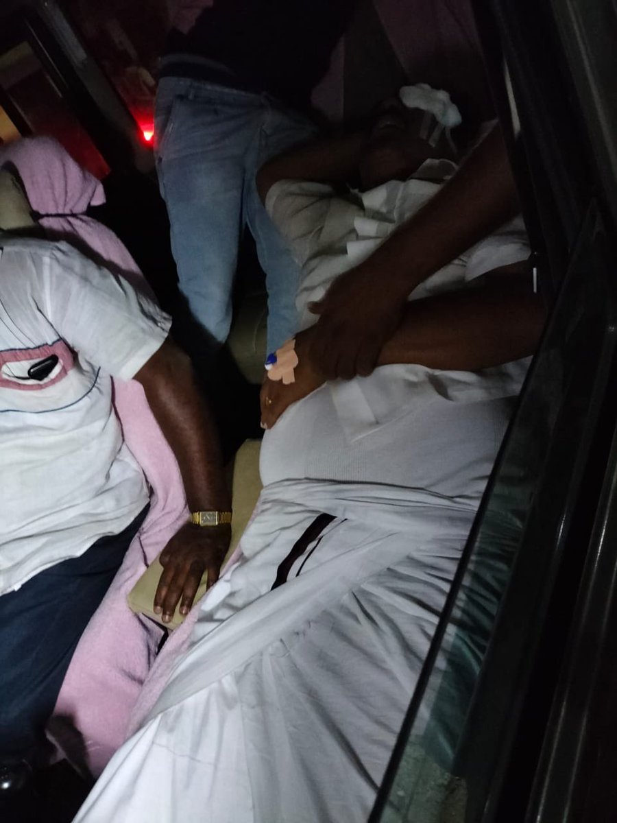 eugin21me's tweet photo. @CMOTamilnadu @mkstalin Dear sir, I want to bring to your notice the brutal activity of a DMK rebel candidate Mr. Nazir torturing our own party Colachel town secretary Mr. Rahim. The latter was assaulted with hot tea which was thrown on his face.1/ https://t.co/tt20H38tkv