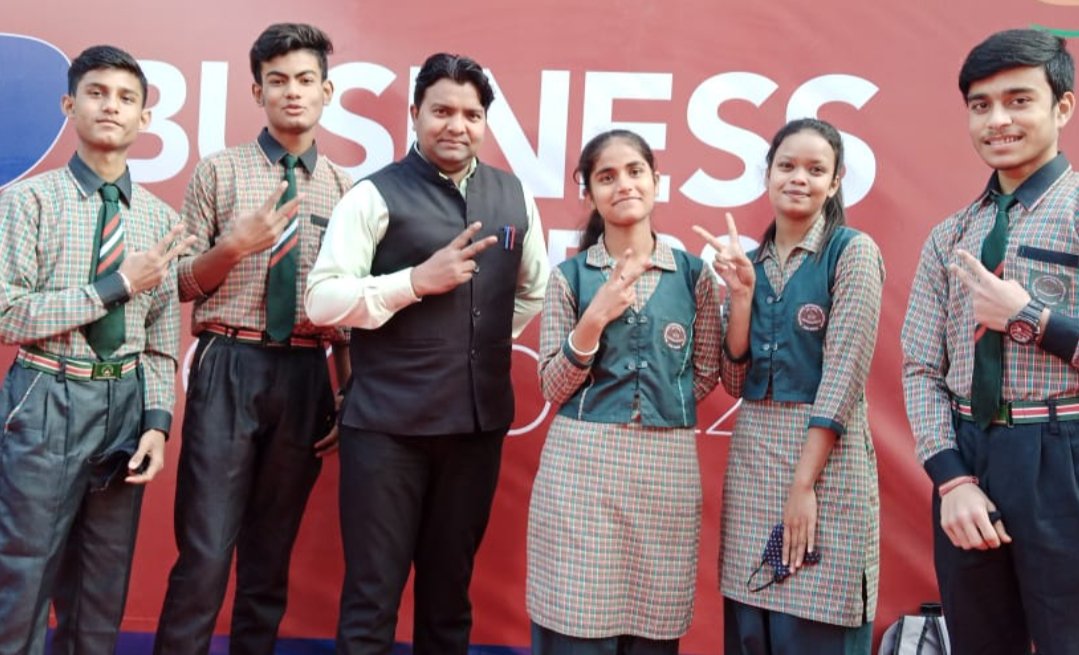 drrcsharma4's tweet photo. #kautilya n Kautilayan's every where
Be it #excellence award
Be it #BussinessBlaster
Be it #science #innovationhub
Leading by example @DrCSVerma6 Principal
Students n teachers are in news making us proud
@Dir_Education
@PbpandeyB 
@msisodia 
@JajoriaNeetu 
@DrAjayChoubey https://t.co/dySV5649ws