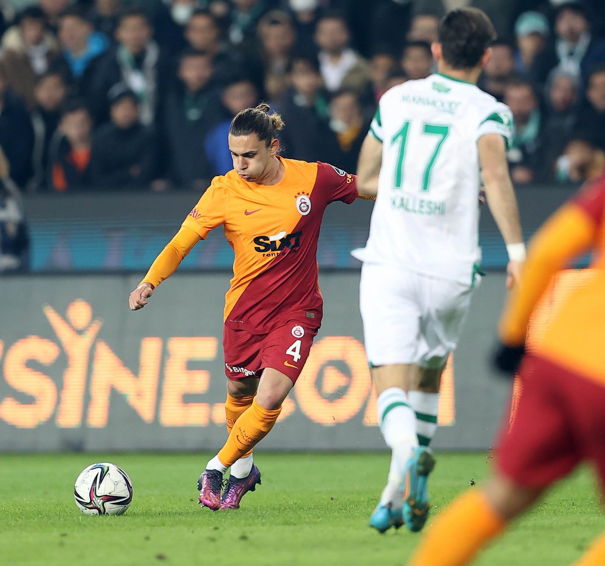 GalatasaraySK's tweet photo. 📸 Karşılaşmanın ikinci yarısından kareler. #KNYvGS https://t.co/T3CuL1R8yo