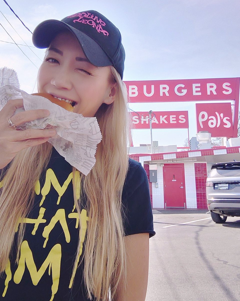 fiddlingleona's tweet photo. 🥤🍔Pal's 🍟🌭
@eatpals #pals #jrburger #burgers #shakes #lunch #ハンバーガー #ランチ #テネシー #アメリカ生活 #kingsporttn #fiddlingleona https://t.co/LY6d9VsKHk