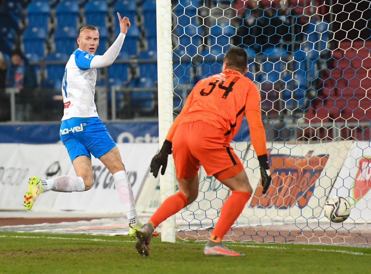 fcbanikostrava's tweet photo. Je tam! 💪🏻 #ovalib https://t.co/CmXpJ8rRGs