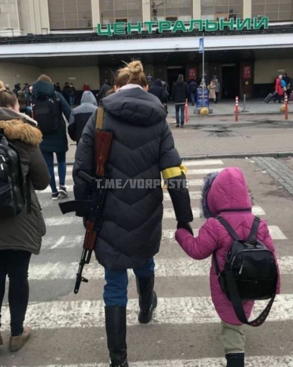 by6742's tweet photo. This is really disturbing seeing children being used as human shields. #UkraineRussianWar #Disgusting #ukraine #russia https://t.co/qyfKHCBSAc