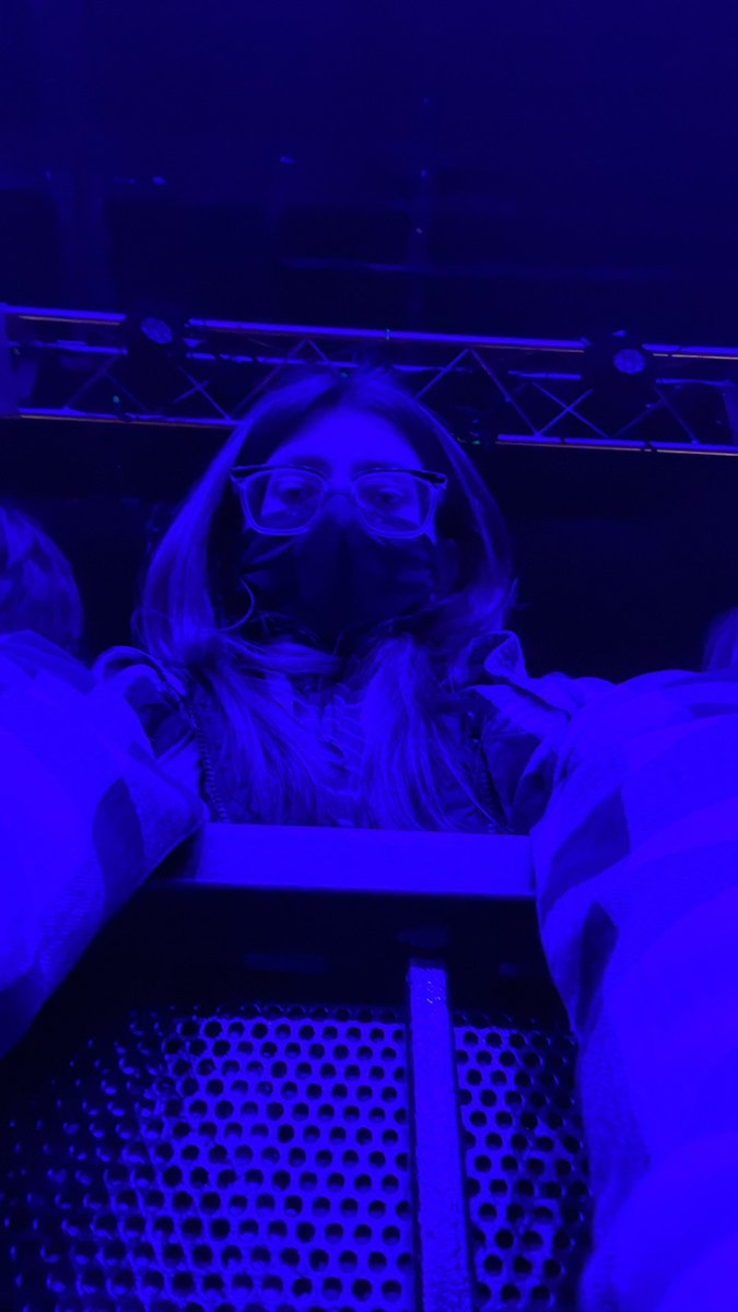 fakeyououtz's tweet photo. rt for good luck at ur next concert 🤩 https://t.co/KPBwWXQnaq