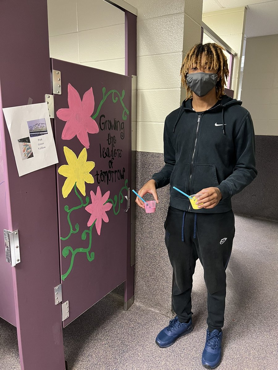 jbarth4arkansas's tweet photo. Thanks to the @hendrixcollege Service Scholars for their great work envisioning the Leader in Me program thru art for @WatsonLRSD students today. Gorgeous work! #commUNITYschoolsLR https://t.co/frASRZ0mAp