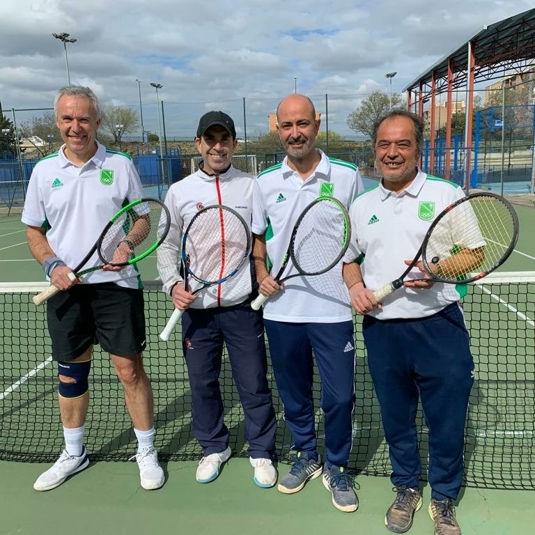 stctenis's tweet photo. Nuestros veteranos +45 campeones de Aragón por equipos tras derrotar 4-0 al CD Santiago.
Enhorabuena cracks!!!
💚💚👏👏 https://t.co/TsDvwoOZlj