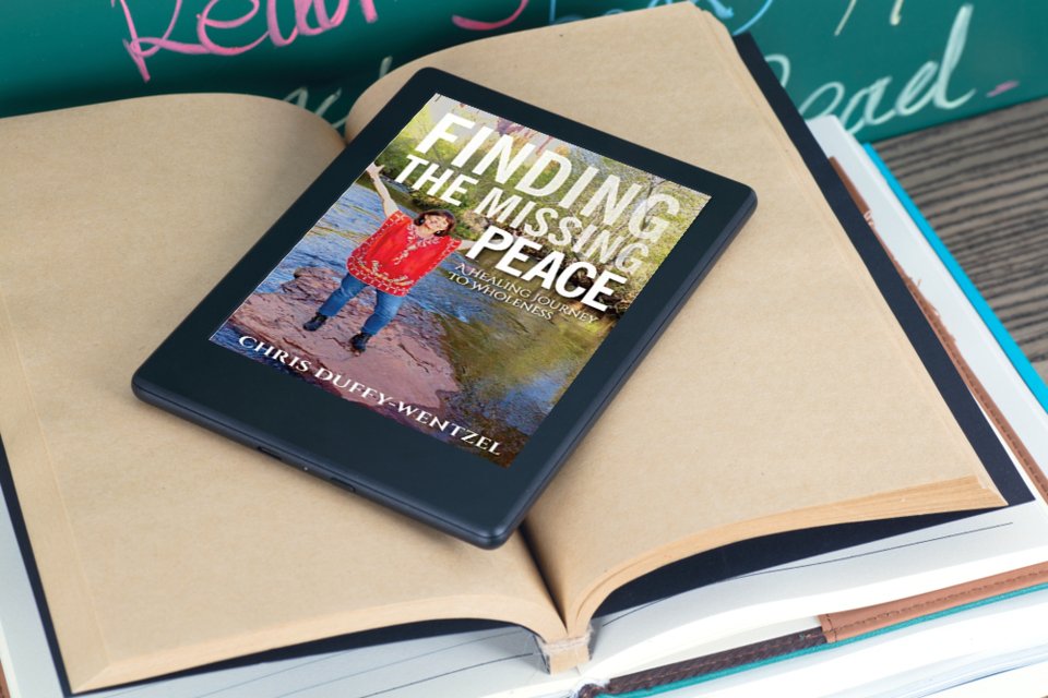 quotesasimage's tweet photo. A heartwarming story, full of love, persistence, and inspiration! Grab a copy of "Finding the Missing Peace" now. #never give up #memoir  #wellbeing #happiness  @cdwcoaching available at Amazon --> https://t.co/jfUOsCKEWR https://t.co/6JBd9BkMJf