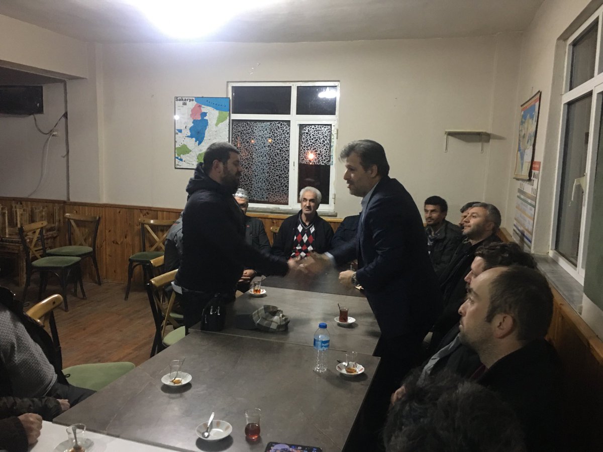 Yeniden refah partisi  mahalle başkanına rozet takma merasimi