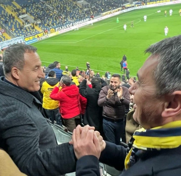 06Ramazansimsek's tweet photo. Ankara’nın Güçlü Çocukları, Şampiyonluk Yolunda Güçlü Adımlarla İlerliyor 💪🏻🏆

Bandırmaspor’u 1-0 mağlup ederek, Spor Toto 1. Lig’de adım adım şampiyonluğa yürüyen @Ankaragucu’nu tebrik ederim. 👏🏻
Başkentimizin takımı #Ankaragücü’nün yanındayız. 

#Geliyoruz https://t.co/LJ0yRp3niy