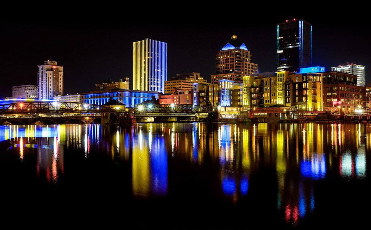 rochester's tweet image. Downtown Rochester 💙&amp;amp;💛 in support of #Ukraine 🇺🇦🌃 #thisisroc 📸: Guy L. @VisitRochester @I_LOVE_NY #roc