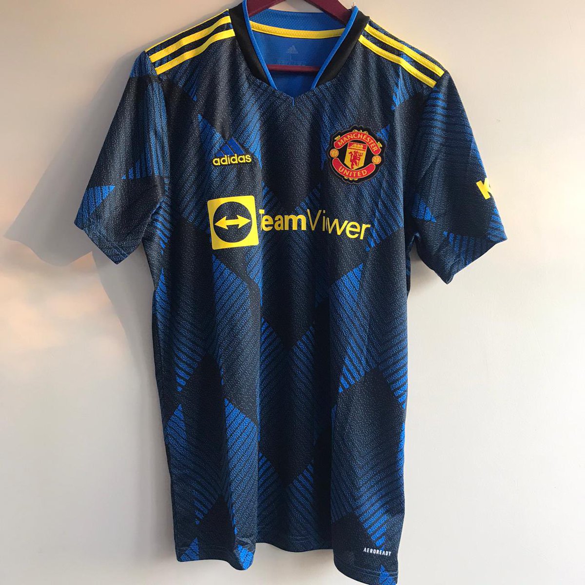 ManUdArg's tweet image. HOLA QUÉ TAL AMIGOS SORTEAMOS ESTA TREMENDA CASACA DEL MANCHESTER.

Para participar tienen que seguir a @adidasAR , seguirnos a nosotros y darle RT. 

Vamos a dar el ganador el día 25 de Marzo, mucha suerte a todos.