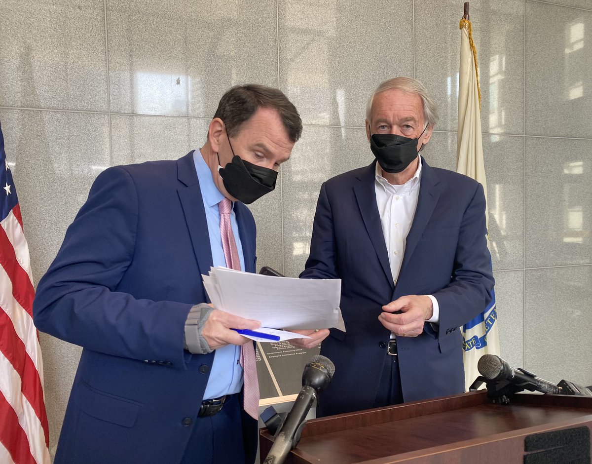 wbzSausville's tweet photo. .@SenMarkey briefed reporters on his SPIGOT Act to ban #Russian oil imports. @EdMarkey says, “Oil profits directly fueled #Russia’s war on #Ukraine.” He says one way to get #Putin is to #GoGreen &amp; that clean American-made renewable energy is our “pathway to peace.” @wbznewsradio https://t.co/Jr1tvYwJxd