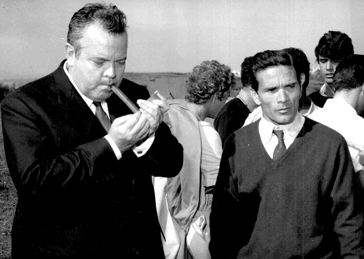 JLBalbinM's tweet photo. 🎥 "La tragedia es que ya no hay seres humanos, hay máquinas extrañas que chocan entre ellas". #PierPaoloPasolini 📷 Durante el rodaje de "La Ricotta", año 1962. Cortometraje interpretado por Orson Welles. Considerada la parte más memorable del filme #RoGoPaG. #Cine #Efemerides https://t.co/jpHJI0tCC5