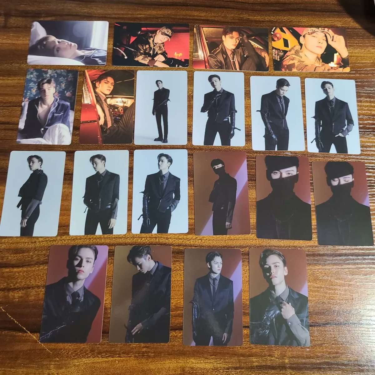 Lovely_Yoongi93's tweet photo. Had an absolute BLAST at the Seventeen 218 Bros and Dino Day Event hosted by @artbyjada_ and @tintdrqrtzsrnty !! So many cute items! 
I also pulled Vernon on the Carat Ver. Attacca Album I bought today at the event so I'm so excited!
Thank you both so much for this event!! ❤ https://t.co/5CcI9Pivso