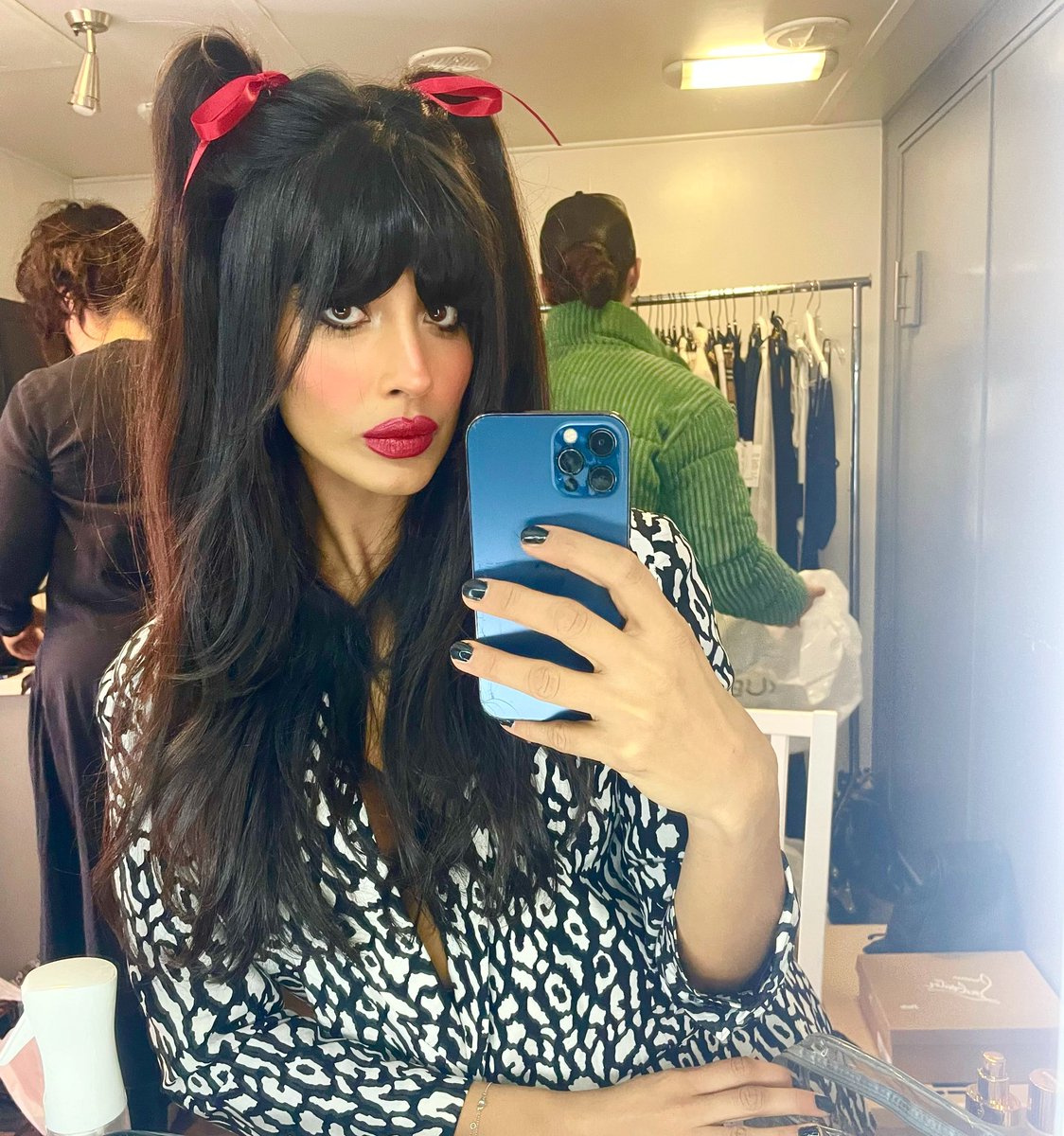jameelajamil's tweet photo. Today at the office. https://t.co/oNdBeOe6cM