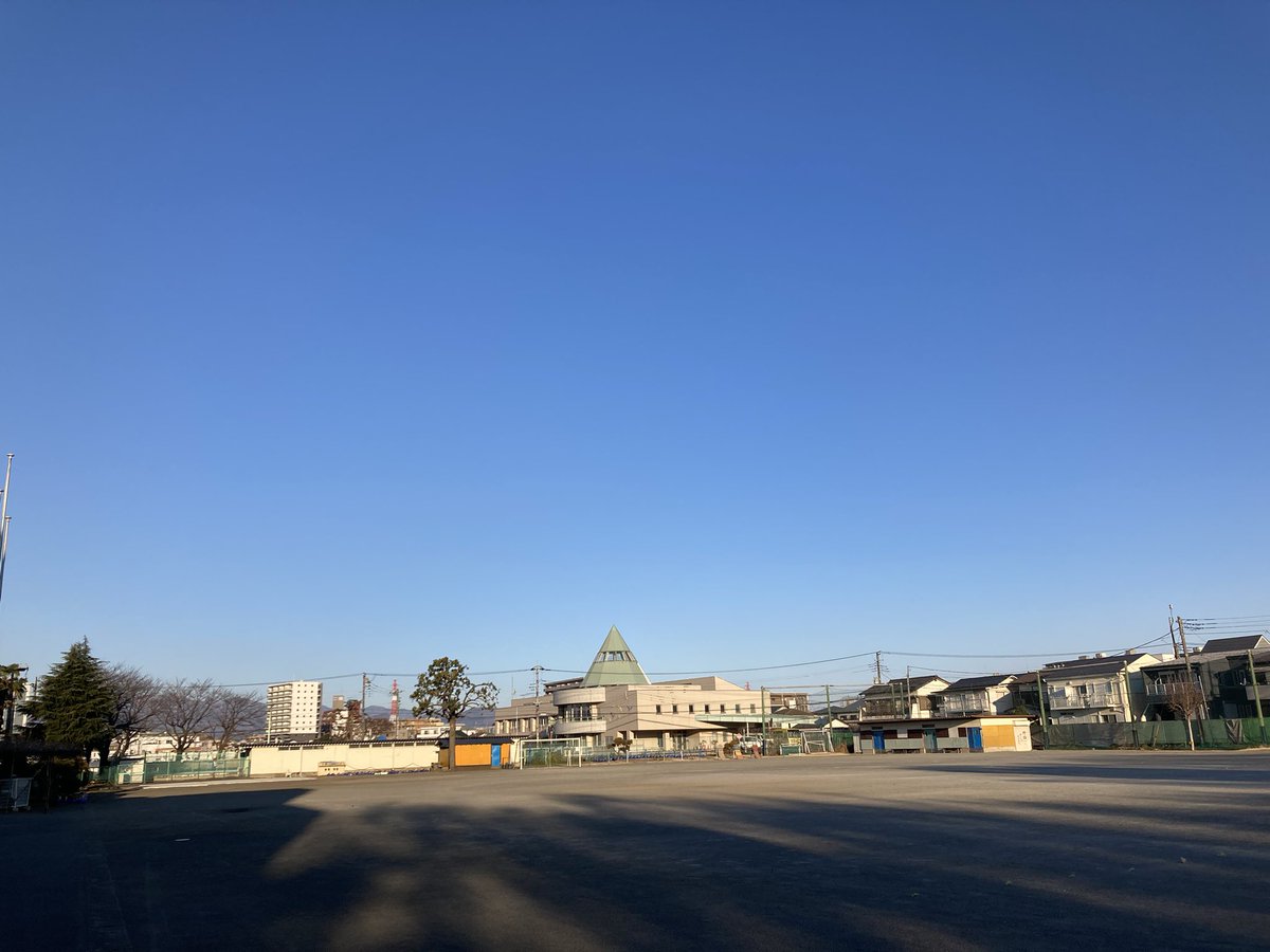 ayase_seinenbu's tweet photo. おはようございます☀
昨晩おこないました花火大会も問題なく終了し、また市民の方々からありがたいご感想を頂きやって良かったなと感じております😄

本日は早朝より打ち上げた花火の燃えカス拾いです！100%拾いきることは難しいですが、なるべく多く拾いますよー💪 https://t.co/3925SAABqK