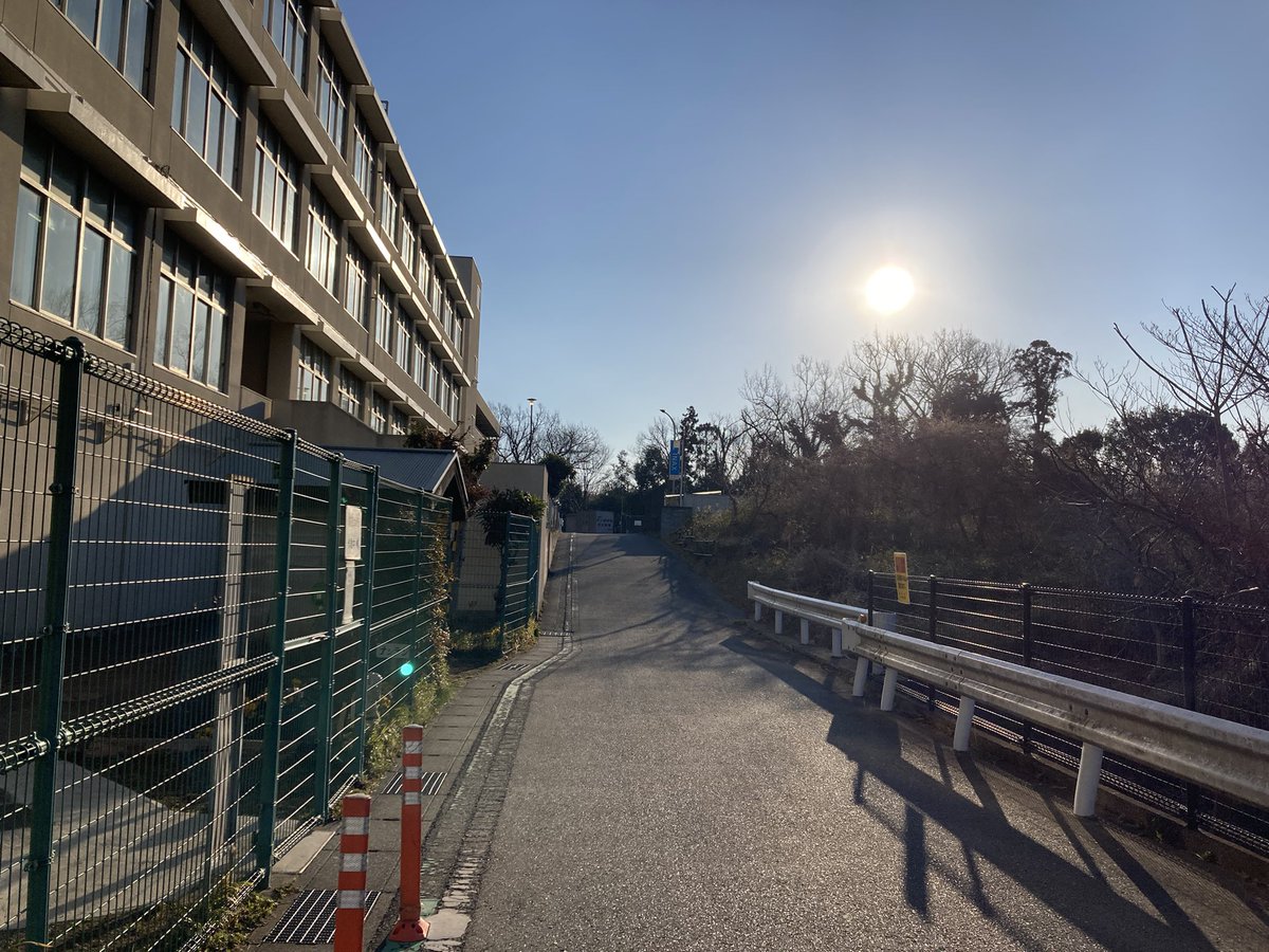 ayase_seinenbu's tweet photo. おはようございます☀
昨晩おこないました花火大会も問題なく終了し、また市民の方々からありがたいご感想を頂きやって良かったなと感じております😄

本日は早朝より打ち上げた花火の燃えカス拾いです！100%拾いきることは難しいですが、なるべく多く拾いますよー💪 https://t.co/3925SAABqK