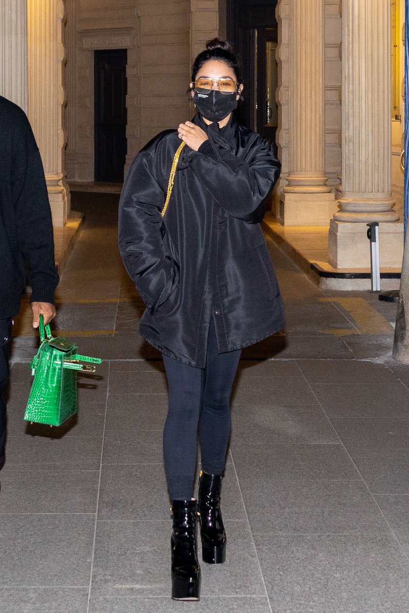 SourceHudgensFR's tweet photo. 📸| Vanessa Hudgens quittant la place Vendôme @ Paris - 5 mars. https://t.co/ebUmj8AeEz