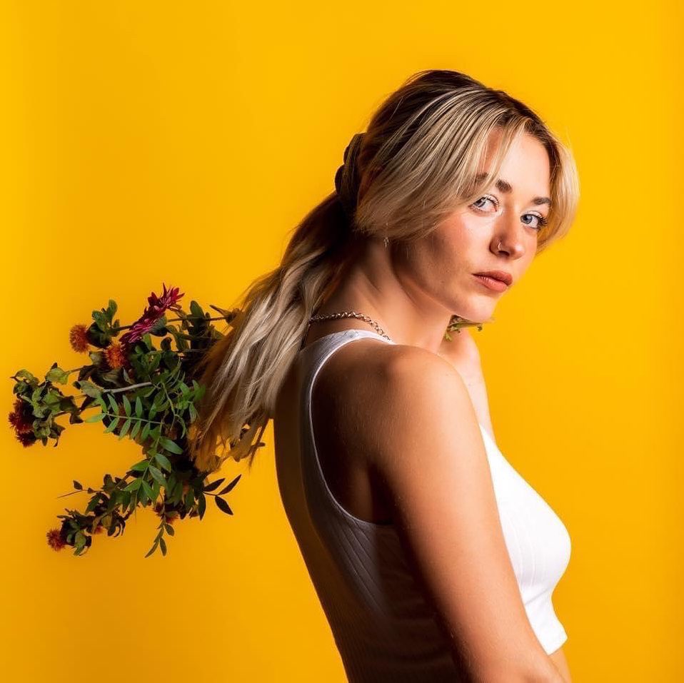 Ahhhh!! Super excited to announce my debut single ‘The Way You Are’ will be released 25/03/22 via FEAR Records :)) 

This song is so special to me and I can’t wait for you to hear it💐

Get pre savin’ link in bio !!❤️‍🔥