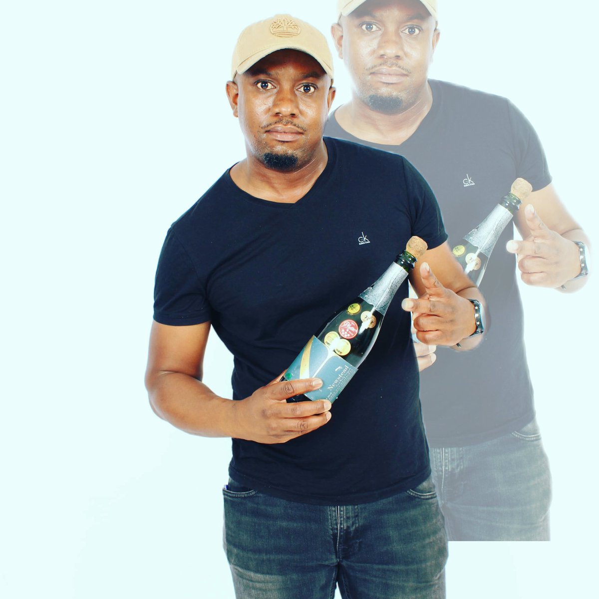 Mavee_17's tweet photo. Happy Birthday to Me 🎊🎉🍾🎂
#06March🕺🕺🕺 https://t.co/5s5JLiwKgr