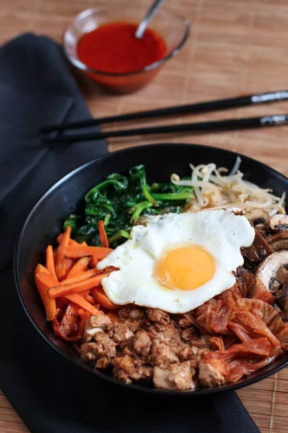 foxalterego's tweet image. Esqueci que tinha tantos vegetais na geladeira, em compensação o spam tava vencido, sorte que eu tinha comprado carne esses dias, mas olha só como ficou bonito