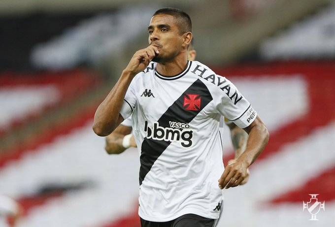 are_cruzmaltina's tweet photo. 🚨 Provável #Vasco para enfrentar o Flamengo:

Thiago Rodrigues, Léo Matos, Quintero, Anderson Conceição, Edimar, Zé Gabriel, Juninho, Riquelme, Nenê, Pec e Getúlio.

(via @venecasagrande)
(📸 Rafael Ribeiro/Vasco) https://t.co/iZWHgVMRkB