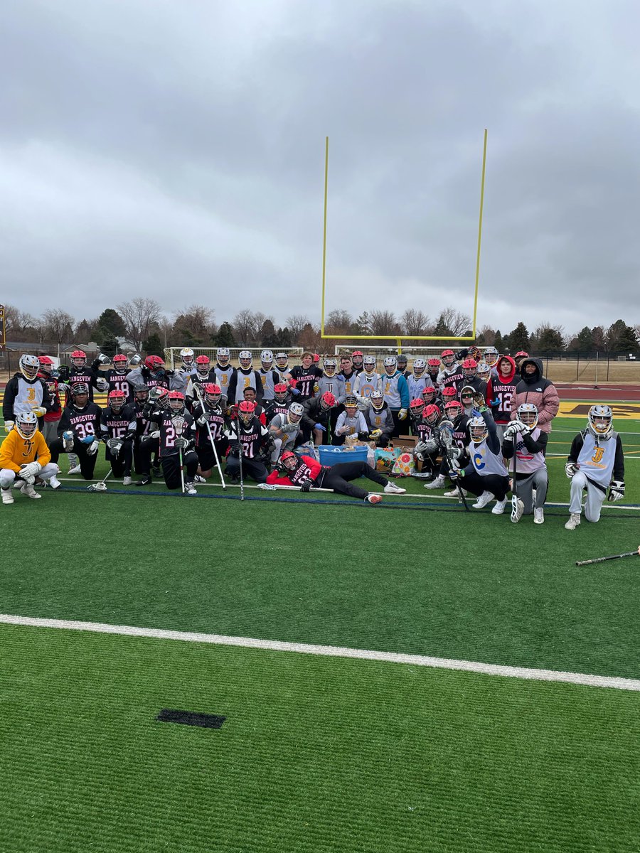 Cold outside but warm in their hearts! The Raiders and Spartans came together to collect almost 300 food items to donate to a local food bank before their chilly scrimmage today! Thanks to everyone who came out and donated! <a href="/TJSpartans/">Thomas Jefferson HS</a> @DPSNewsNow <a href="/aurorak12/">Aurora Public Schools</a> @RangeviewAthle1