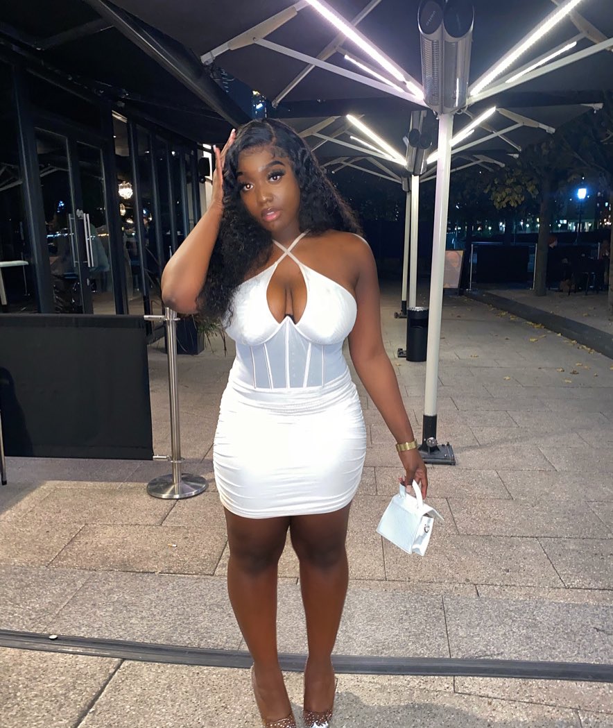 mimi_konadu's tweet image. The flag:                                The face