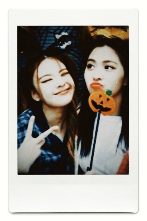 2nditzy_ryl's tweet photo. Jinlia one-tweet au | Always you <3

"All I could do was to think about you" https://t.co/kr9eX5s0YP