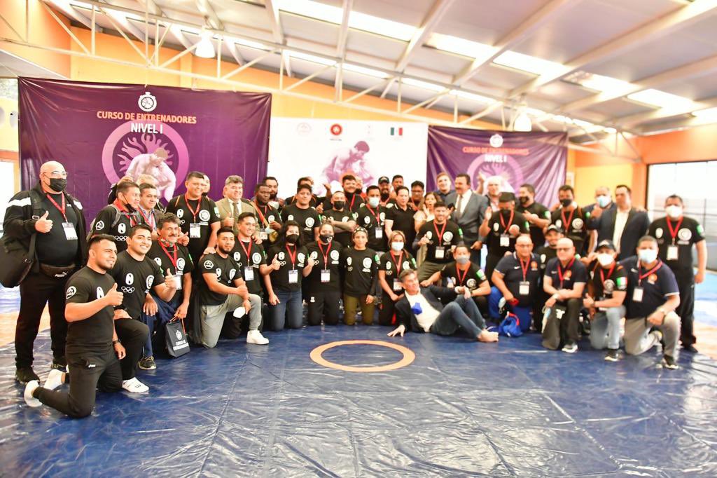 maryjosealcala's tweet photo. Vaya momento tan emotivo el que viví hoy al inaugurar junto con @YuriMaier, @memo_daz y @DanielAceves84, el gimnasio de lucha con @FEMELA_AC en el @COM_Mexico, un espacio para fomentar la práctica de este deporte desde categorías menores hasta el alto rendimiento. https://t.co/FHQixwQ69w