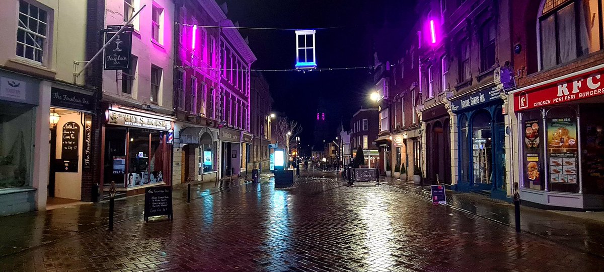 Gloster_Gal's tweet photo. #windowsthroughtime #luma #gloucester @GlosCathedral @ILoveGlosUK @GloucesterBID @NettlGlosChelt @CathedralQGlos https://t.co/C0HPt9BGk4