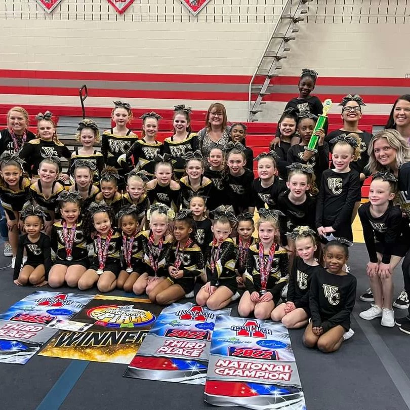 WorldCupOhio's tweet photo. Shining Bright today 💛🖤🚾 @AmeriCheer87
#ExcitedToBeWC #BringingBackTheFun #StillShining https://t.co/n3GDVwuwon