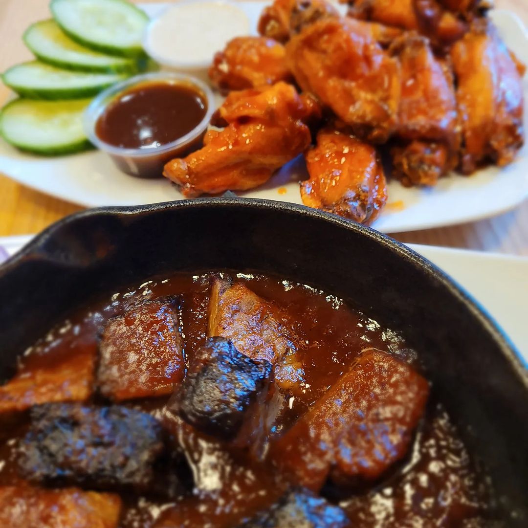 Wings & burnt ends? Boy, someone sure knows how to Say Uncle right. Smoked wings, double-smoked burnt ends. You think we like to smoke things? #yeg 📸: @thespicealchemistyeg on Instagram