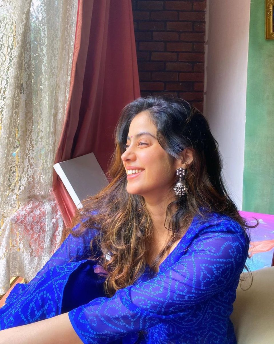 impin2_'s tweet photo. Wishing you very very happy birthday to you beautiful  @iamjaanhvi 
Great year ahead,lots of fun and always smiling nd healthy 👍💐❤️

Your smile is my love ❤️

#happybirthdayjanhvikapoor #happybirthday #JanhviKapoor #beauty #NaturalBeauty #loveyou #bigfan #crush #janhvikapoor❤️ https://t.co/fmOmULkX7k
