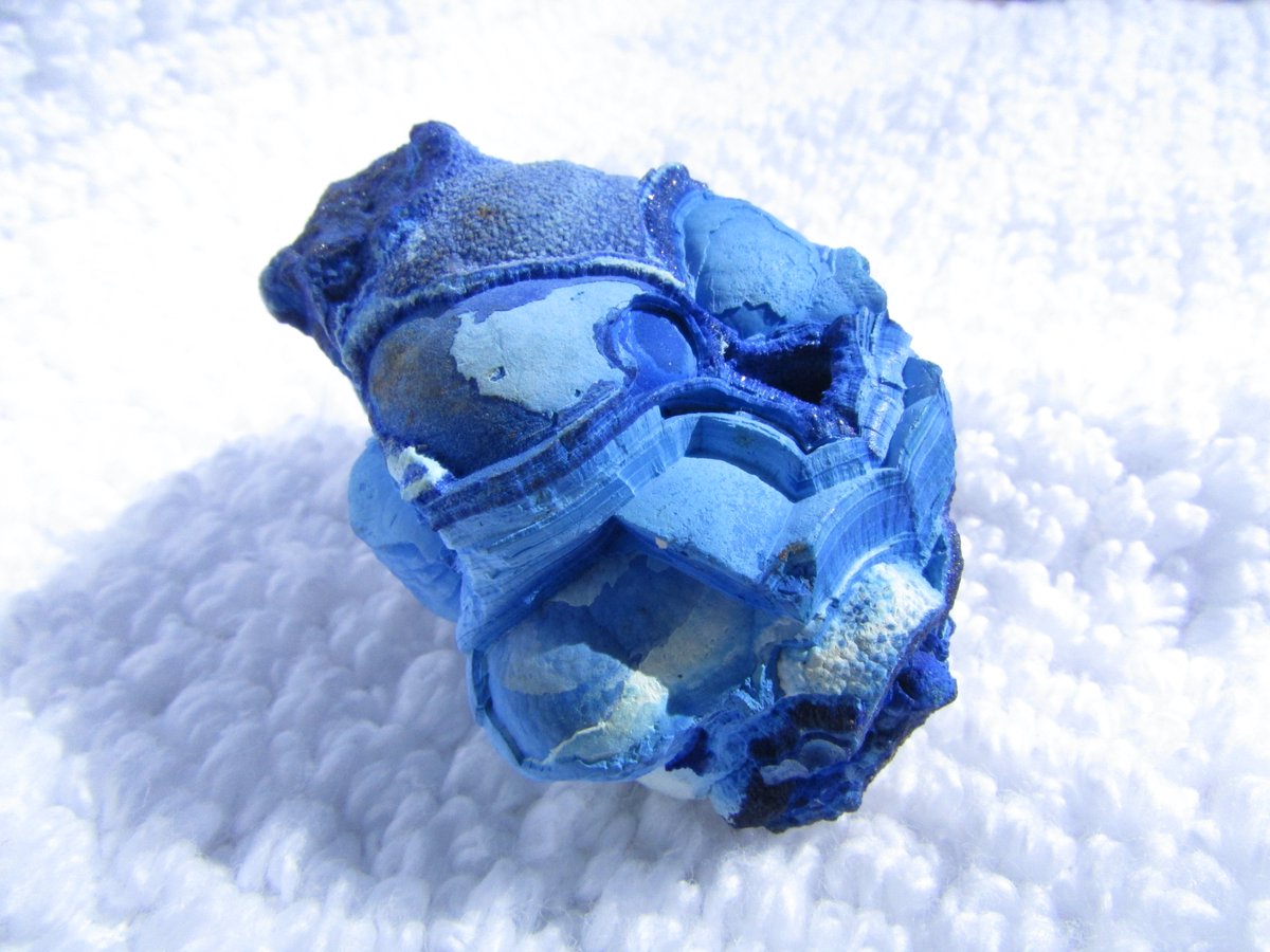 Bisbeeborn1's tweet photo. Azurite from Bisbee, Arizona. All the hues of blue that we remember from this classic location.  The banding is phenomenal.  Dimensions: 5 x 3.2 x 3.0 cm. PM for price. https://t.co/vJ7FRHnxCu