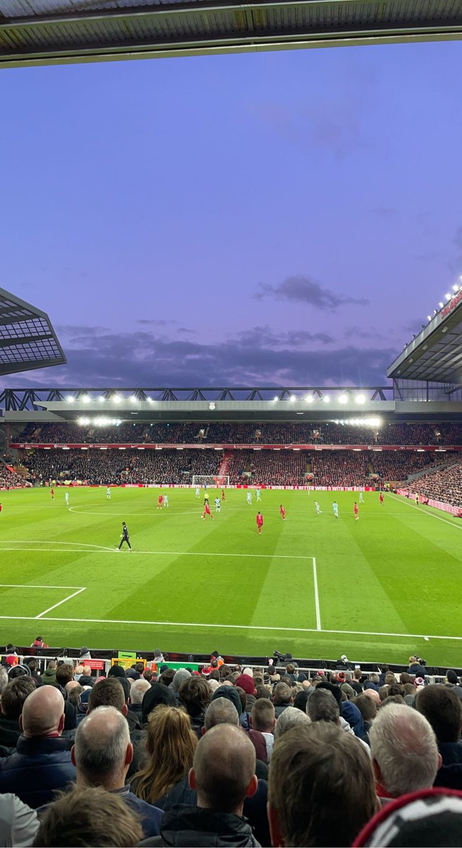 West Ham (H). Big flags back😮‍💨