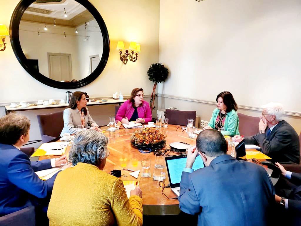 Con directora <a href="/MarEspanaMarti/">Mar España</a> de Agencia Española de Protección de Datos <a href="/AEPD_es/">Agencia Española de Protección de Datos</a> trabajaremos en conjunto en promover las mejores prácticas de #UniónEuropea (<a href="/UEenEcuador/">UE en Ecuador 🇪🇺</a>) para la protección de datos, incluyendo competencias, interinstitucionales y adaptación de normas locales.