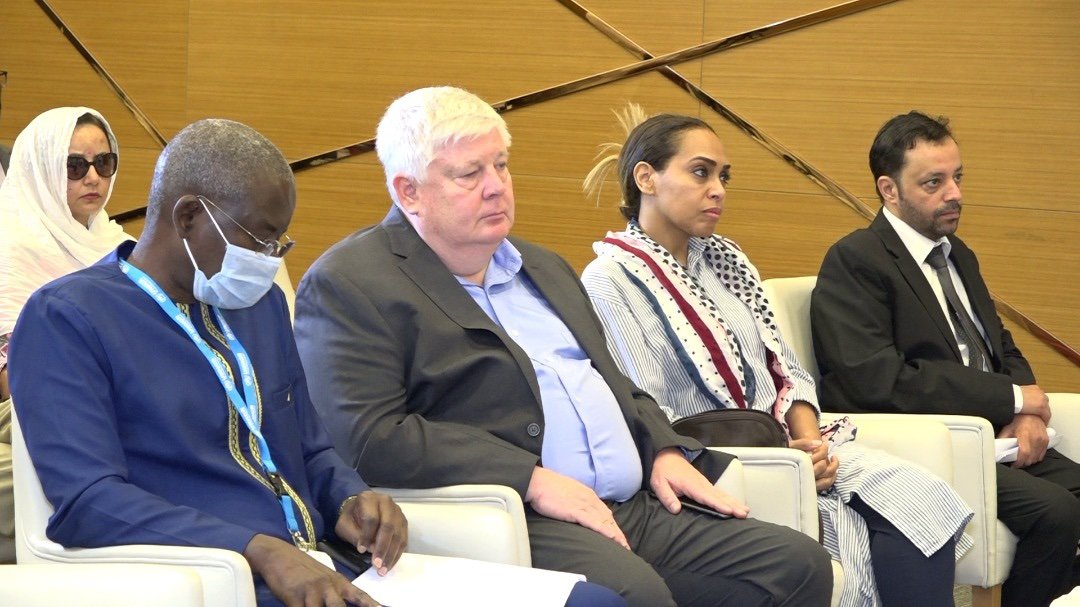 Today The Deputy Prime Minister, <a href="/KhadarGulaid/">Mahdi M. Gulaid</a> has unveiled King Salman Humanitarian Aid and Relief Center <a href="/KSRelief_EN/">KSrelief</a> project Support for the food program of 42,360 beneficiaries to Families effected by the #droughts  #Somalia